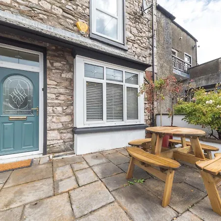 Holiday home Pass The Keys Cosy Nestled In The Center Of *