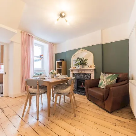 Holiday home Pass The Keys Cosy Nestled In The Center Of
